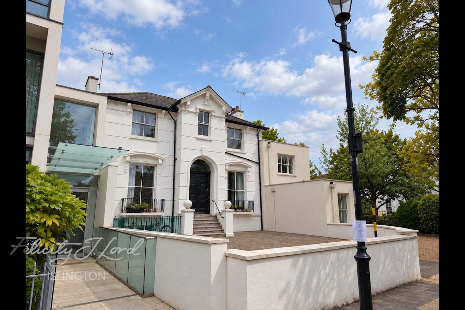 Flat Barnsbury Square in Greater London