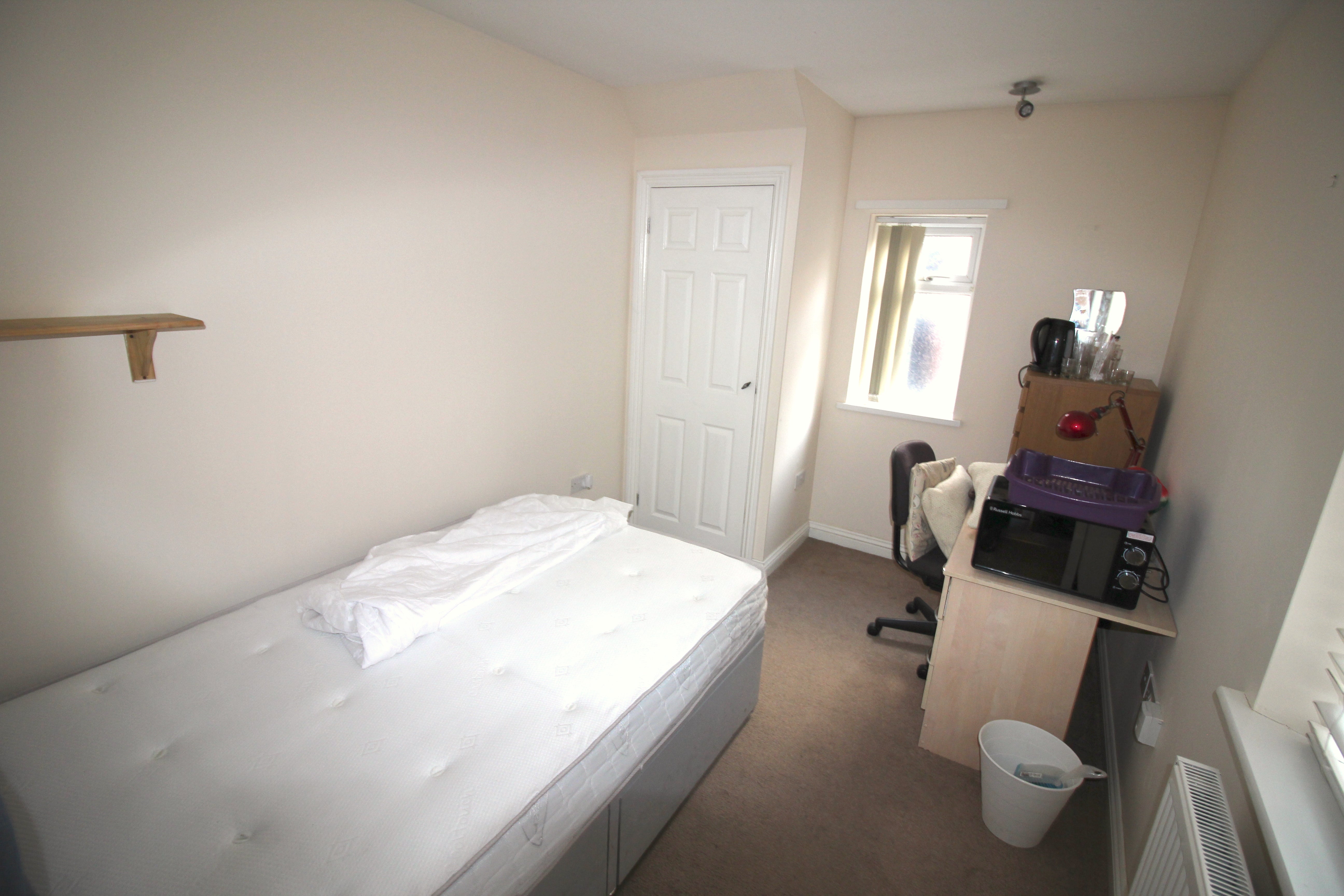 Flat Coniston Avenue in Newcastle upon Tyne