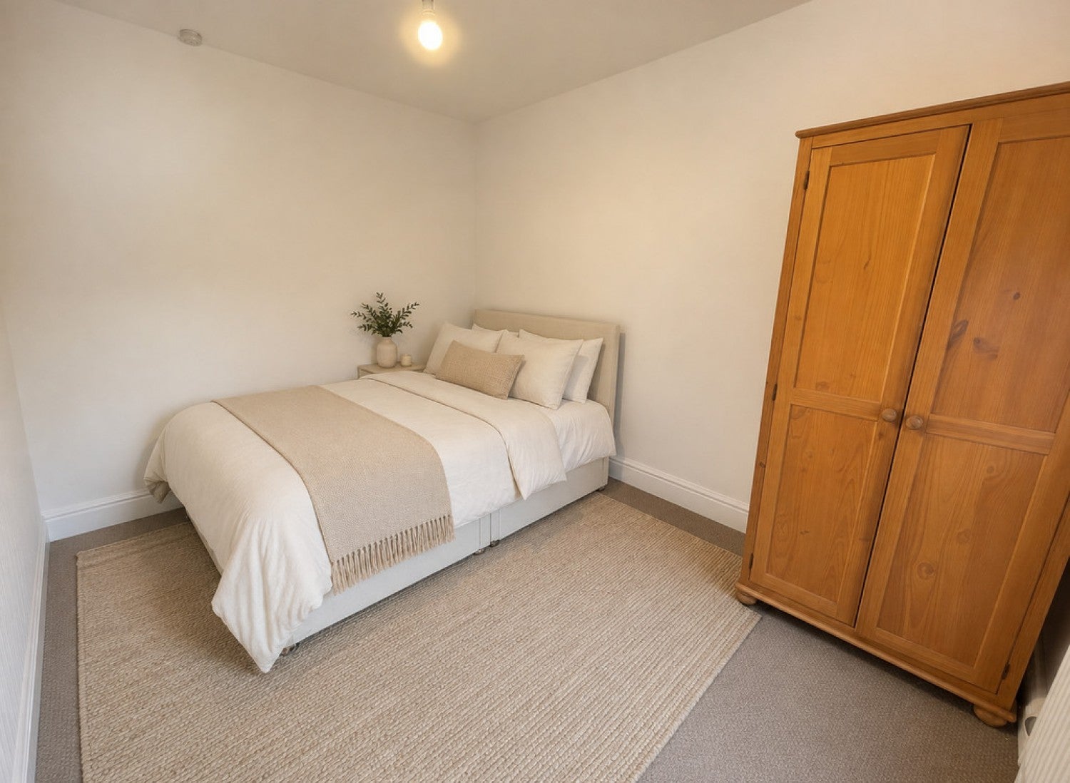 Room Glovers Walk in Yeovil