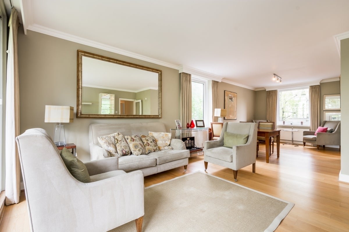 Flat Vicarage Gate in Greater London