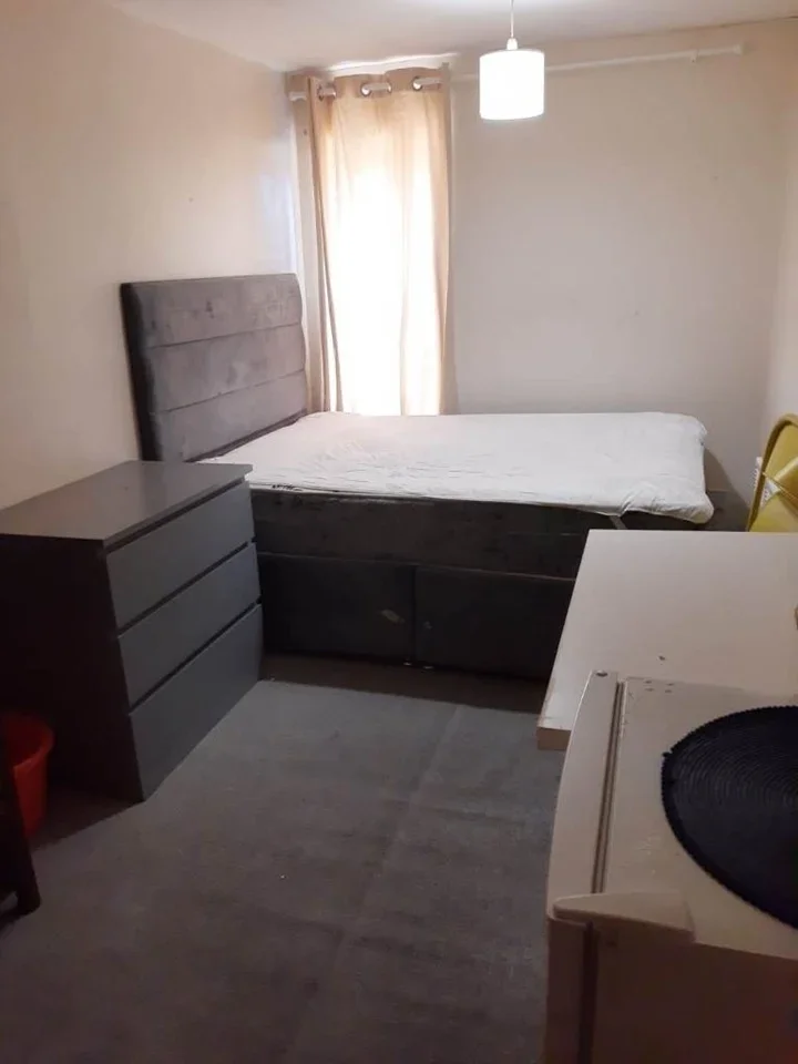 Room Knight's Hill in Greater London