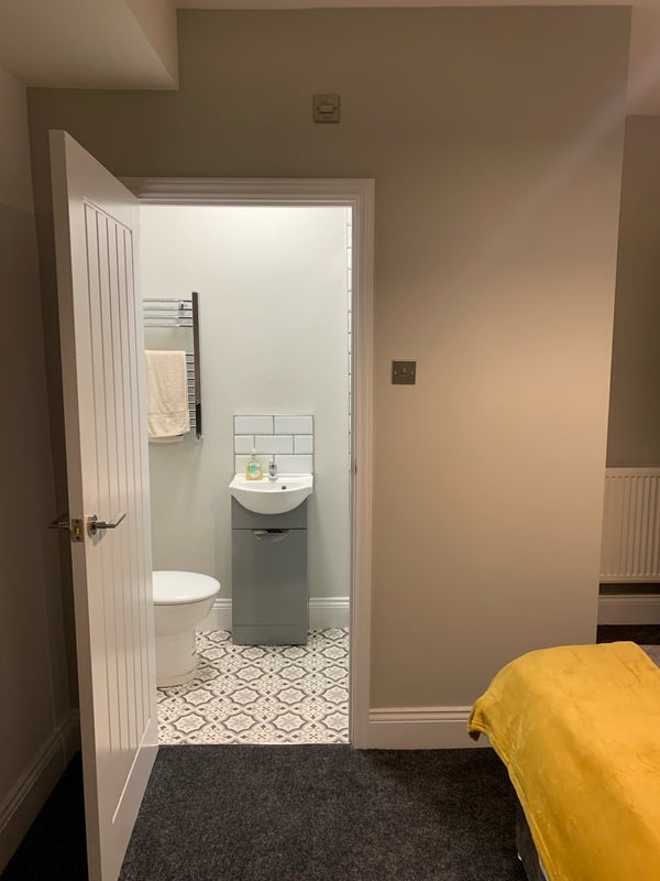 Room Queens Road in Hinckley and Bosworth