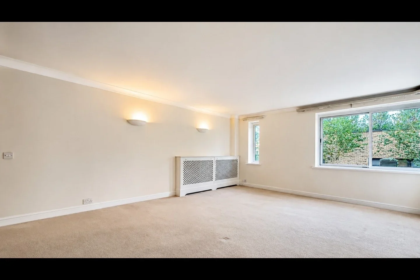 Flat Kensington Place in Greater London