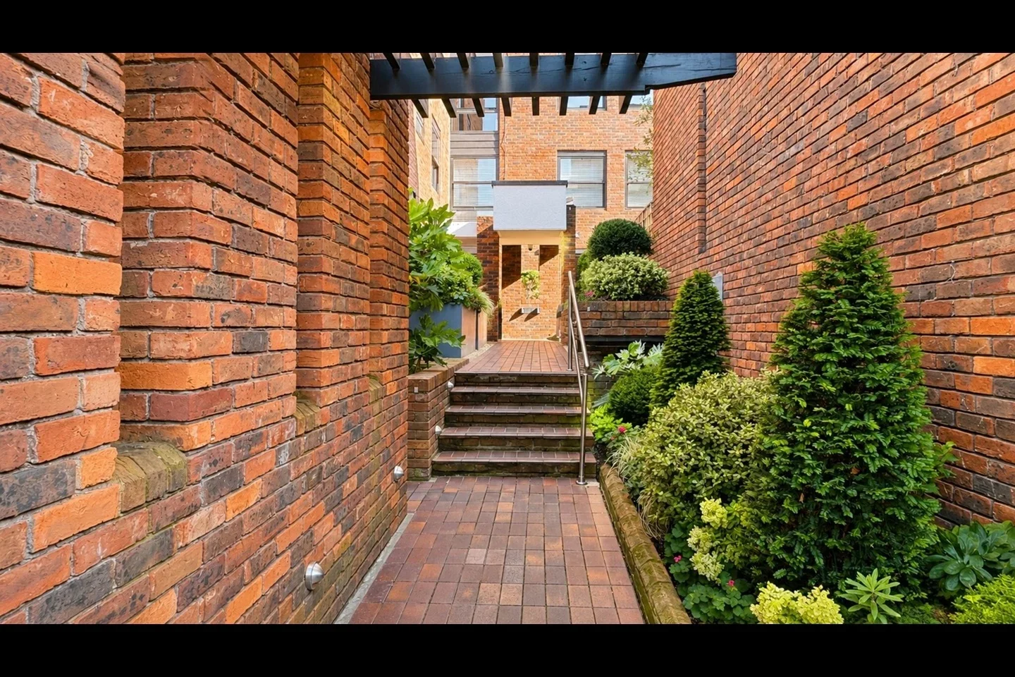 Flat Kensington Place in Greater London
