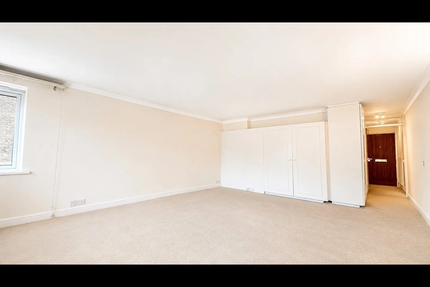 Flat Kensington Place in Greater London