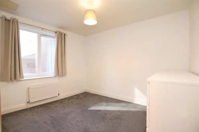 Flat Black Eagle Drive in Dartford