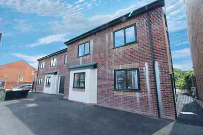 Flat Ormskirk Road in Wigan
