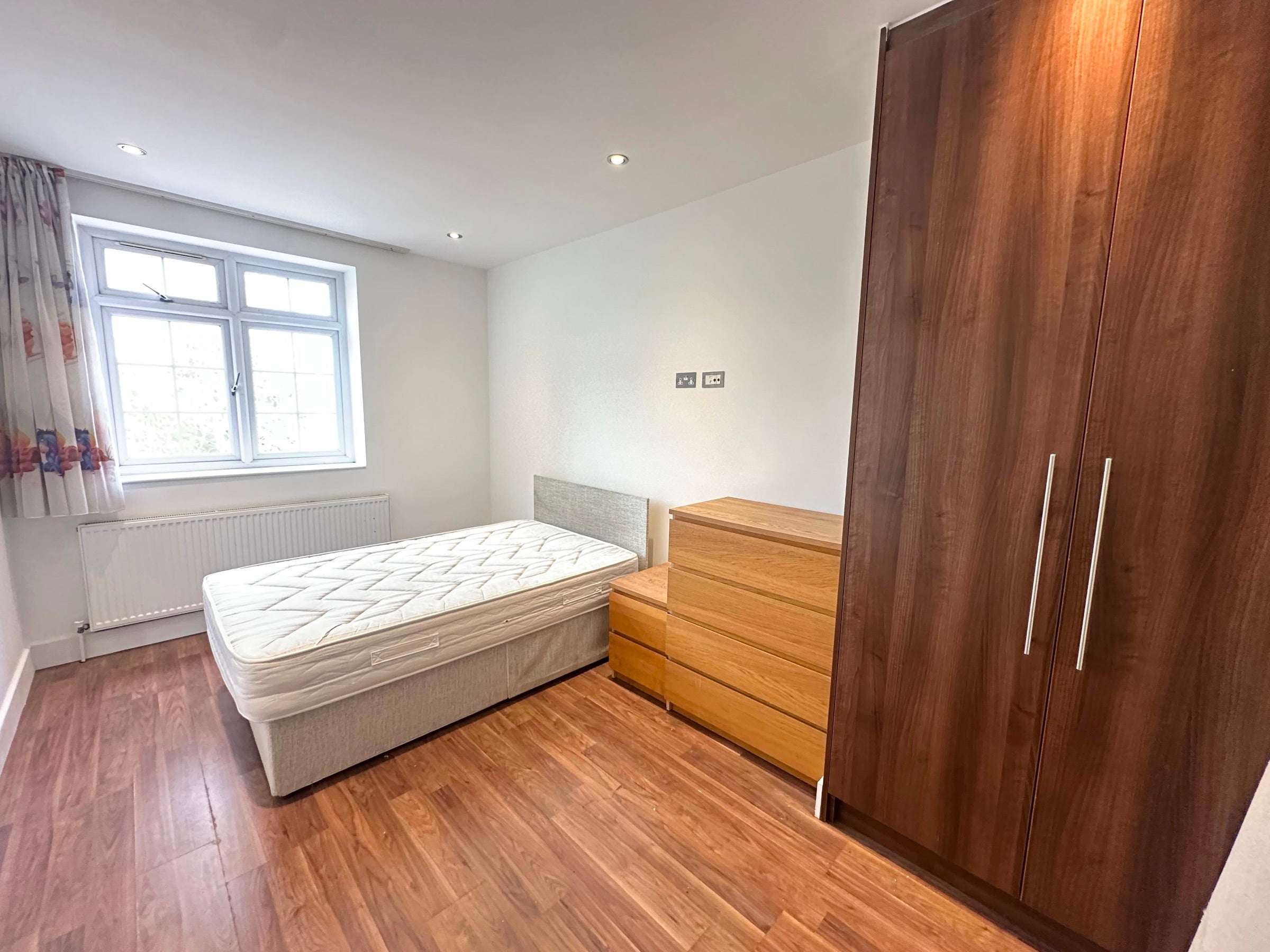 Room Chichester Road in Greater London