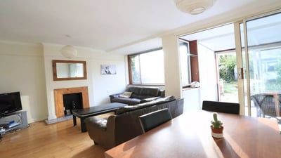 Flat Cambridge Heath Road in Greater London
