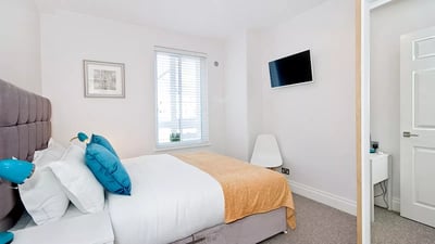 Flat Essex Street in City of Westminster