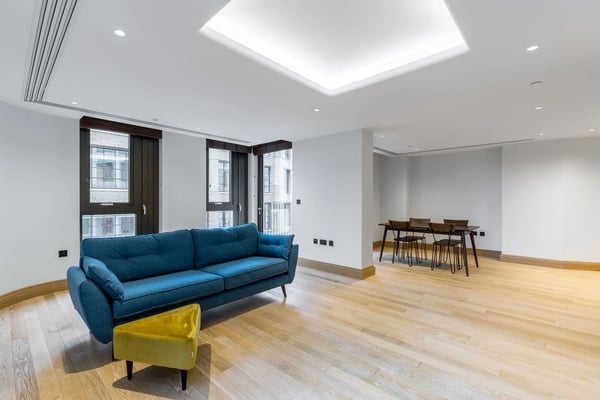 Flat Moat Street in Greater London