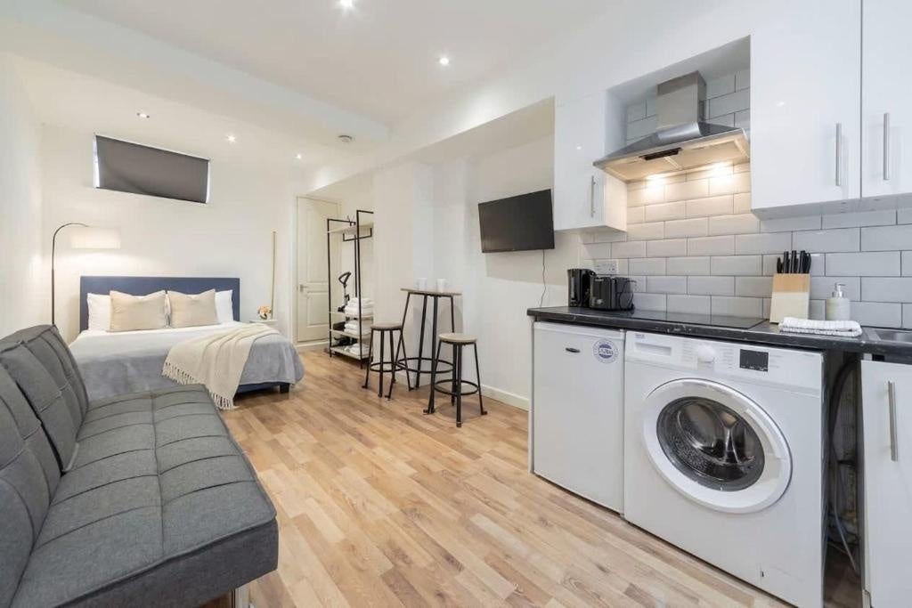 Flat Fanshaw Street in Greater London