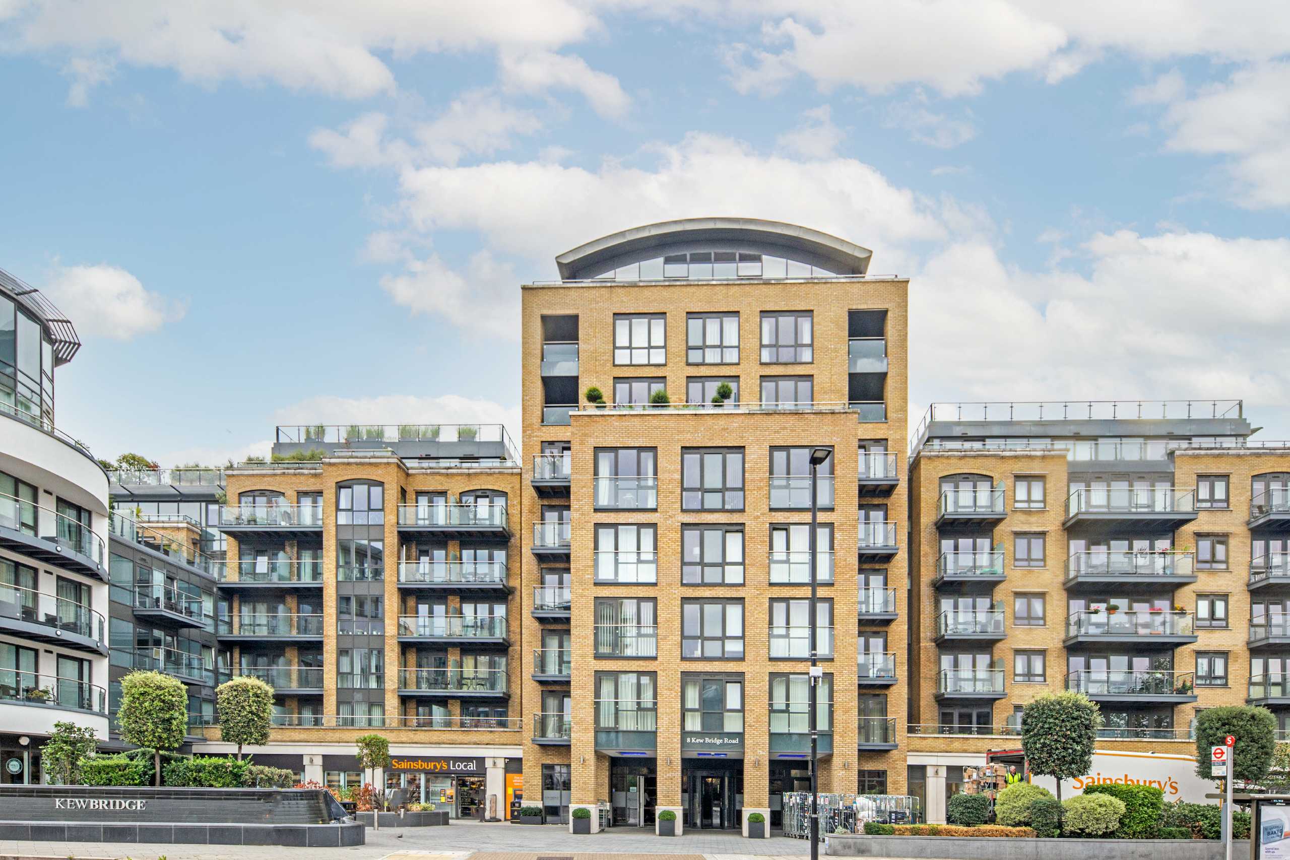 Flat Kew Bridge Road in Greater London