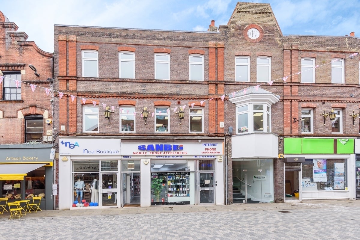 Flat Peascod Street in Windsor