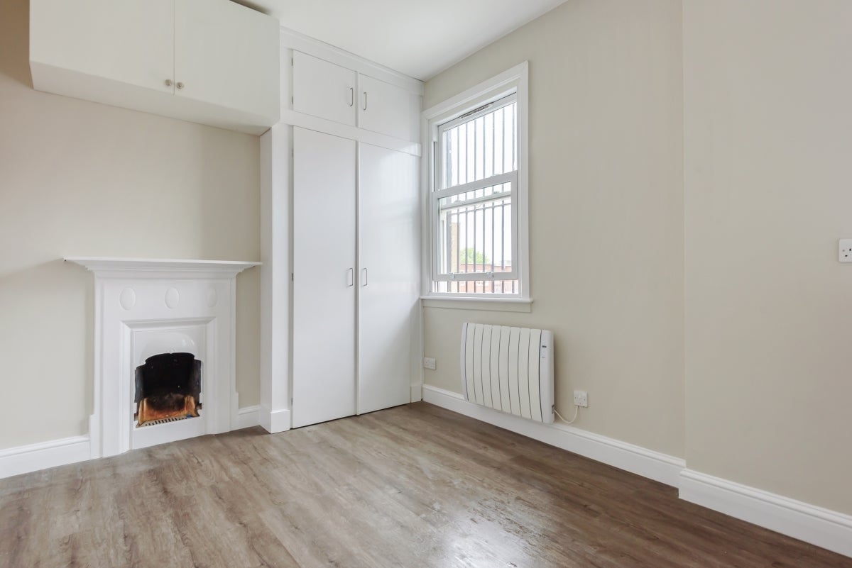 Flat Peascod Street in Windsor