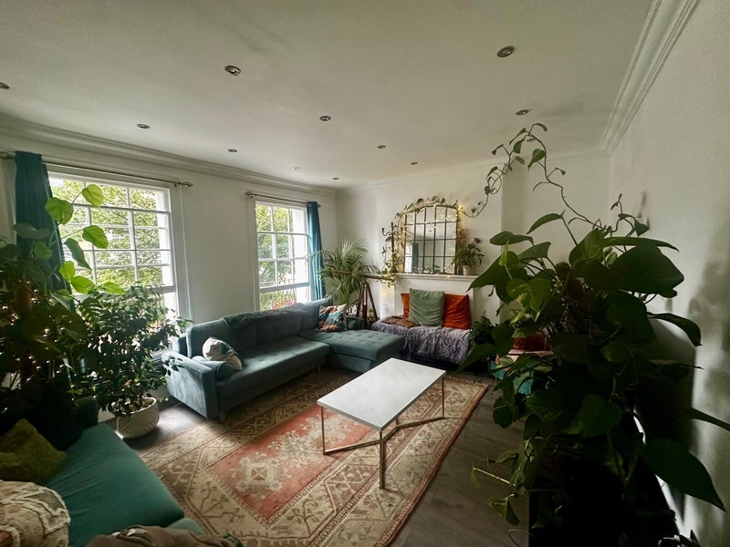 Room Burgh Street in Greater London