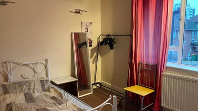 Room Martindale Avenue in Greater London