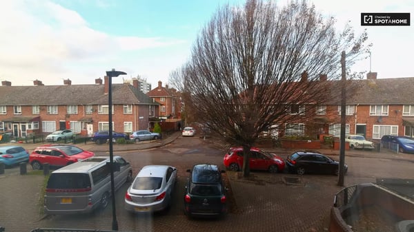 Room Martindale Avenue in Greater London