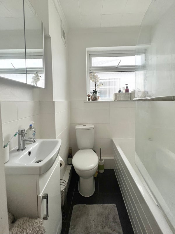 Room Windsor Avenue in Greater London