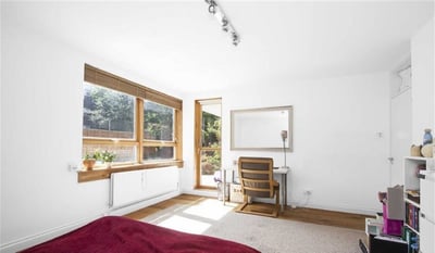 Flat Plender Street in Greater London