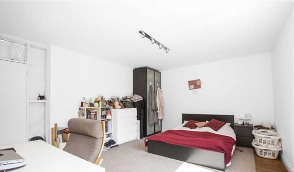 Flat Plender Street in Greater London