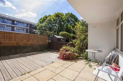Flat Plender Street in Greater London