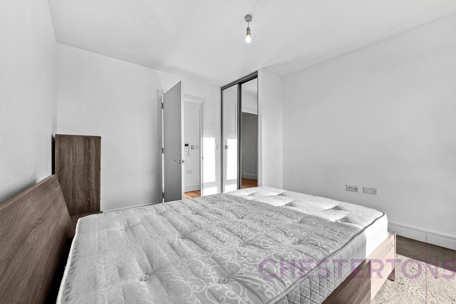Flat London Road in Greater London