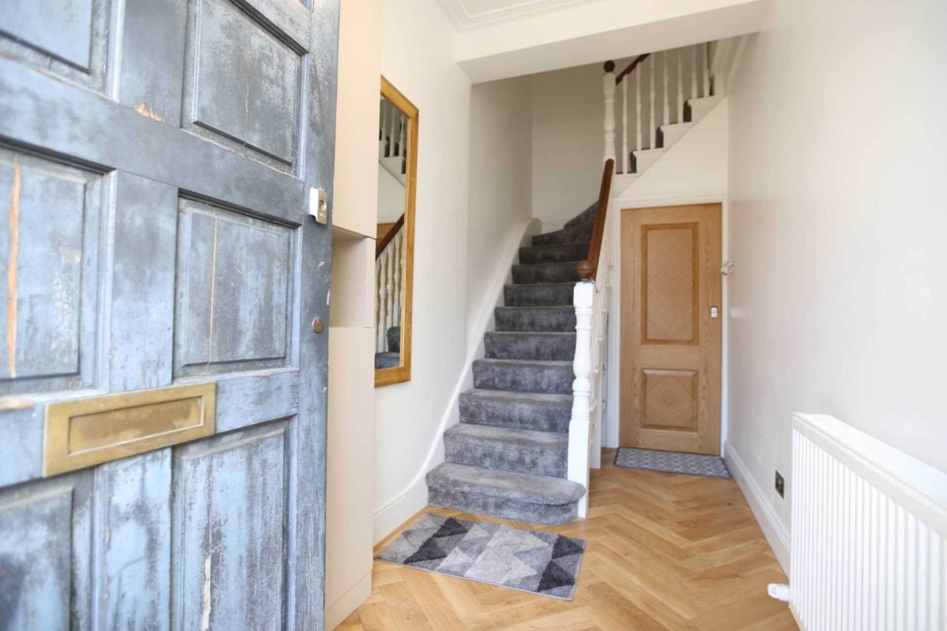 Flat Pembroke Road in Greater London