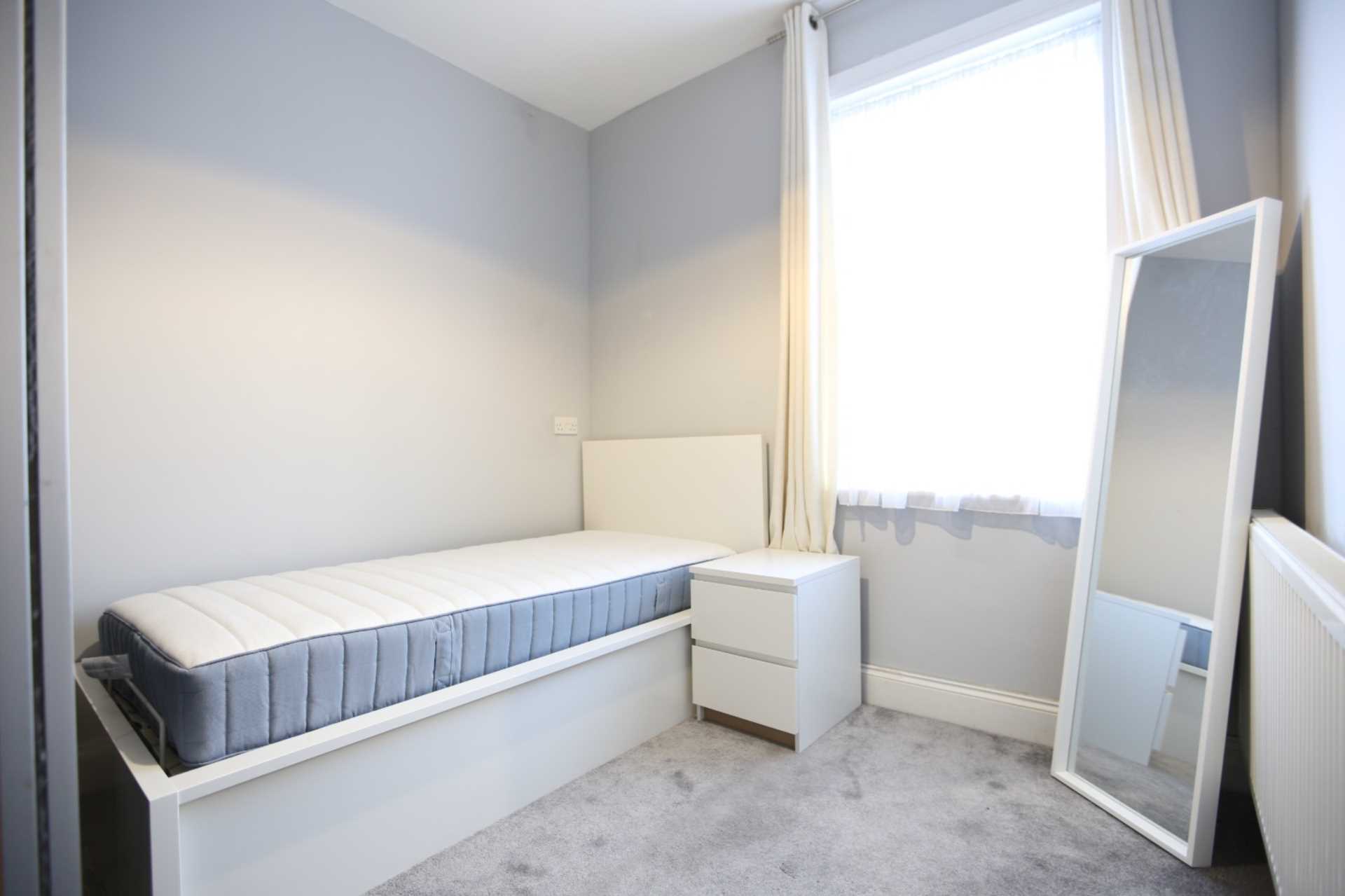Flat Pembroke Road in Greater London