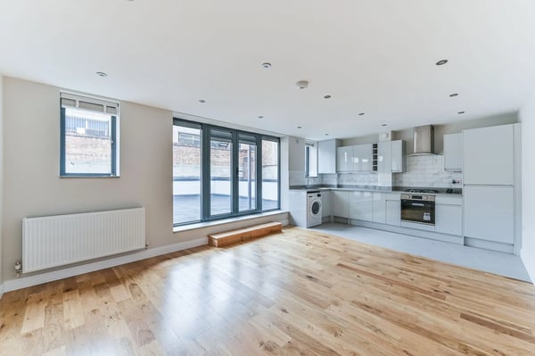 Flat Tooting High Street in Greater London