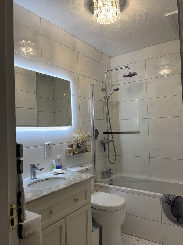 Room Charing Cross Road in City of Westminster