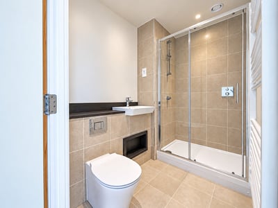Flat Vanguard Way in Greater London