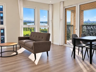 Flat Vanguard Way in Greater London