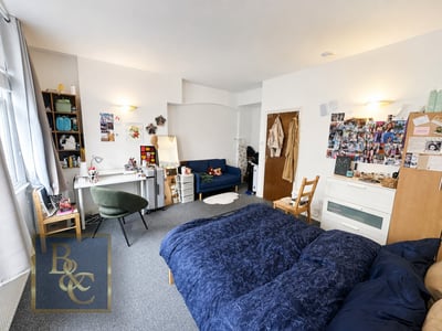 Flat Royal College Street in London
