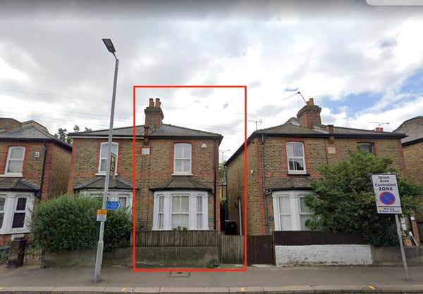 Flat Hawks Road in Greater London