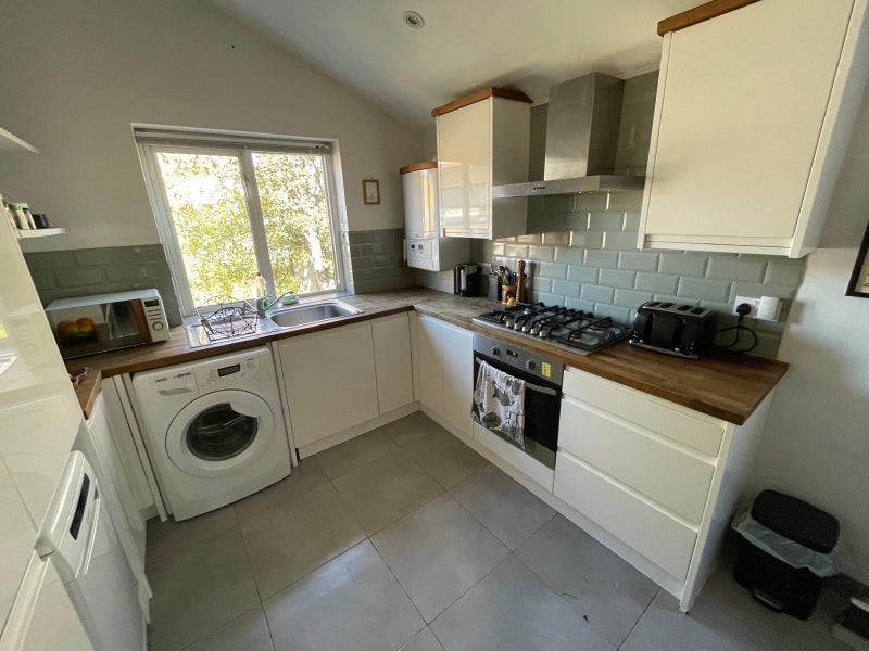 Flat Gosterwood Street in Greater London
