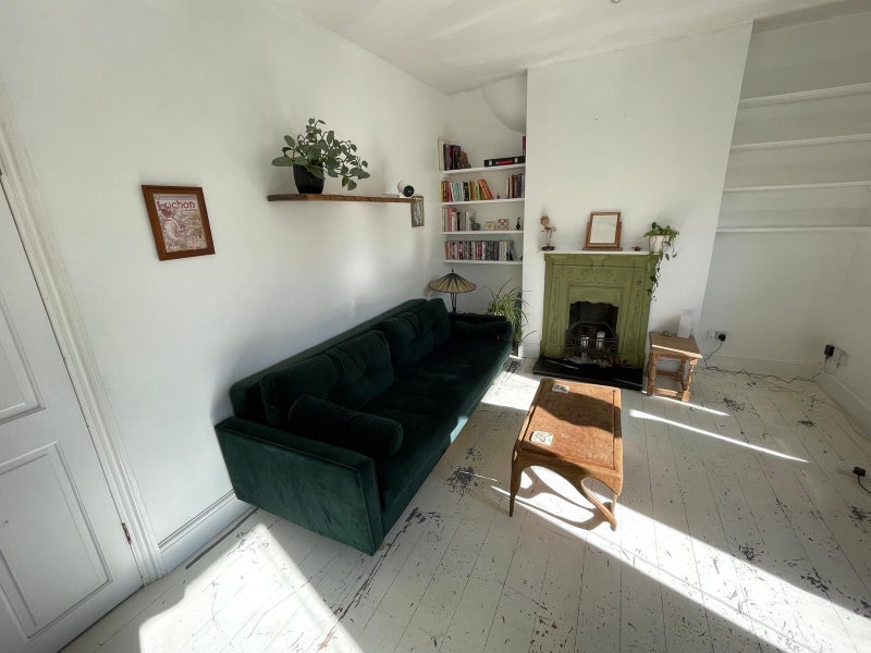 Flat Gosterwood Street in Greater London