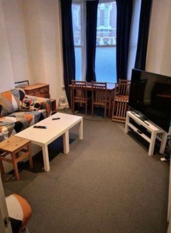 Flat Nelson's Row in Greater London