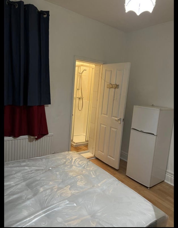 Room Barnsley Road in Wombwell