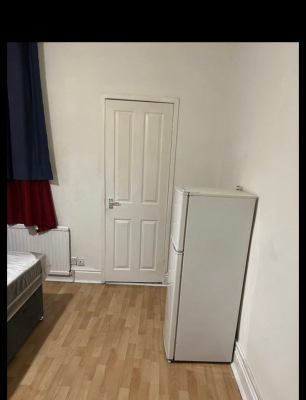 Room Barnsley Road in Wombwell