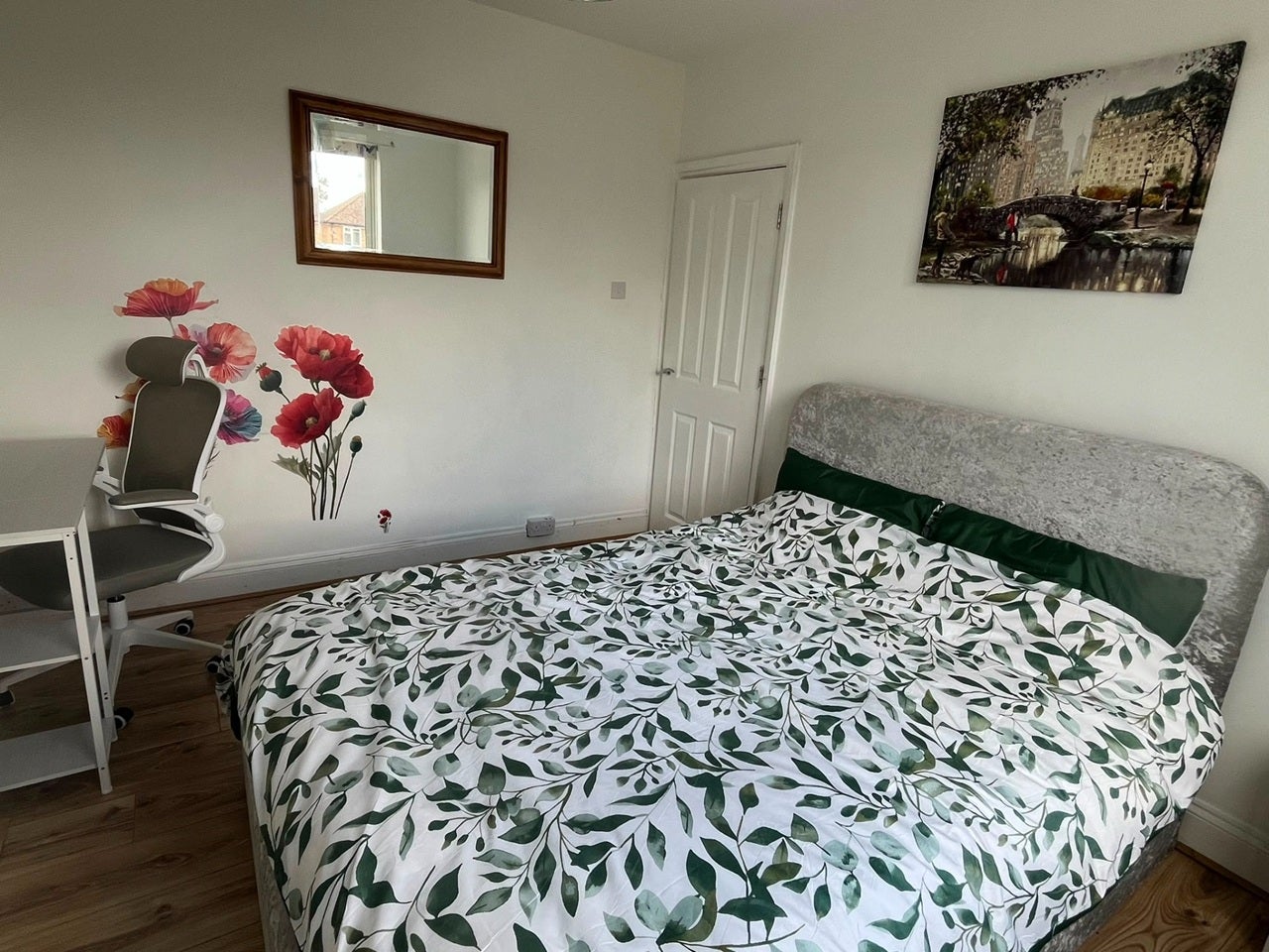 Room Cottimore Crescent in Elmbridge