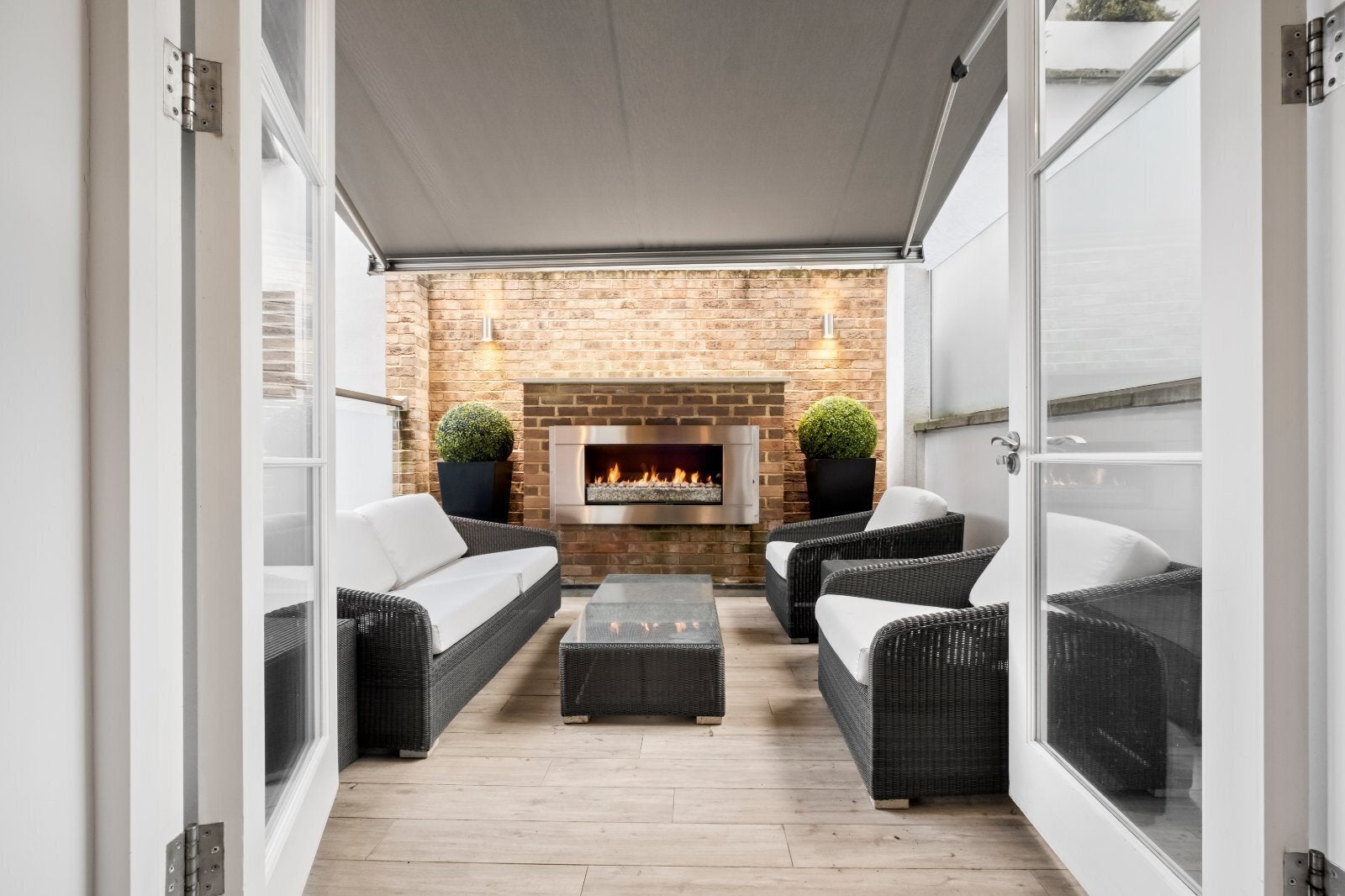 Flat Kensington Court in Greater London