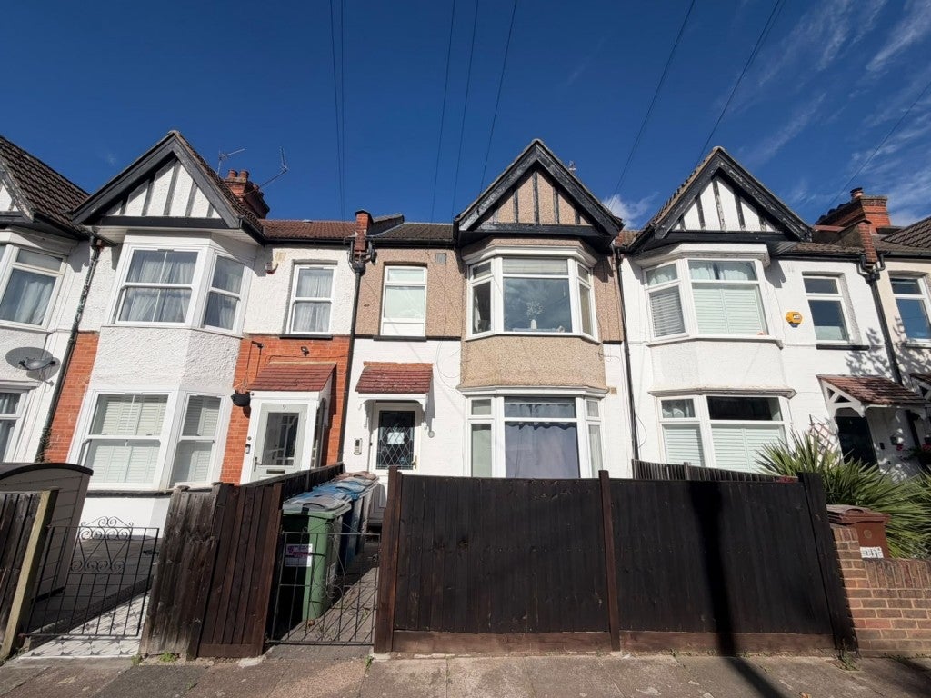 Flat Heath Road in Greater London