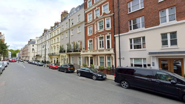 Flat Hill Street in City of Westminster