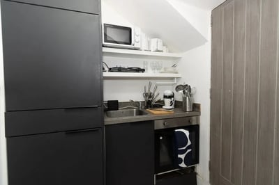 Flat Mitcham Road in Greater London