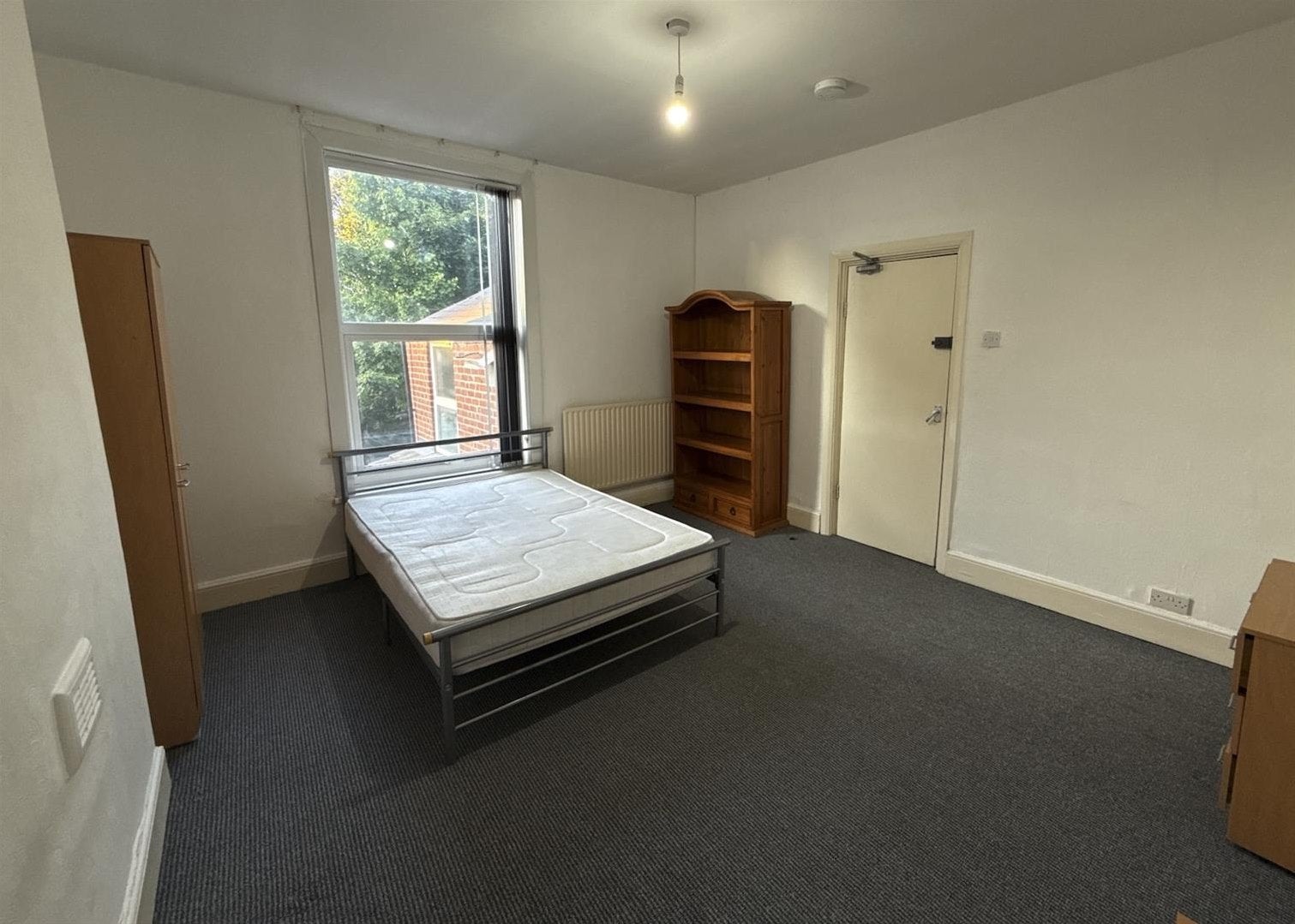 Room Carlyle Road in Birmingham