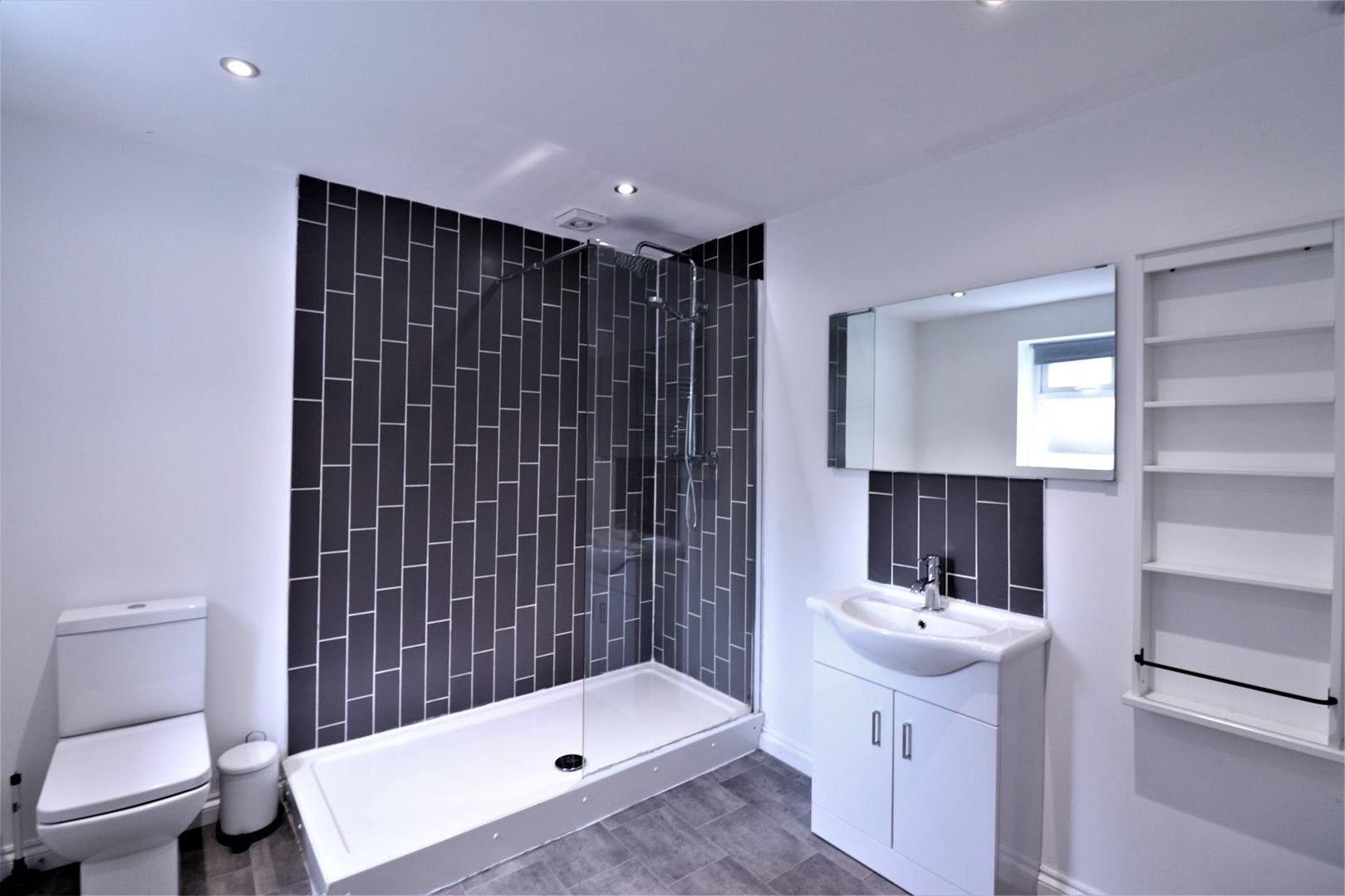 Room Carlyle Road in Birmingham