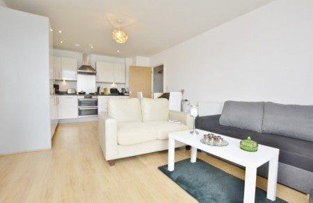 Flat Maxwell Road in Greater London