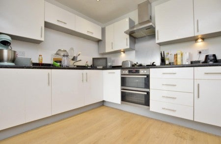 Flat Maxwell Road in Greater London