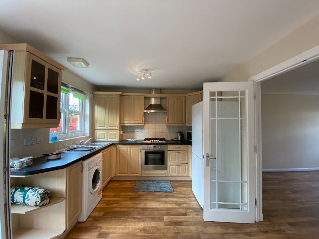 Flat Goodtrees Gardens in Edinburgh